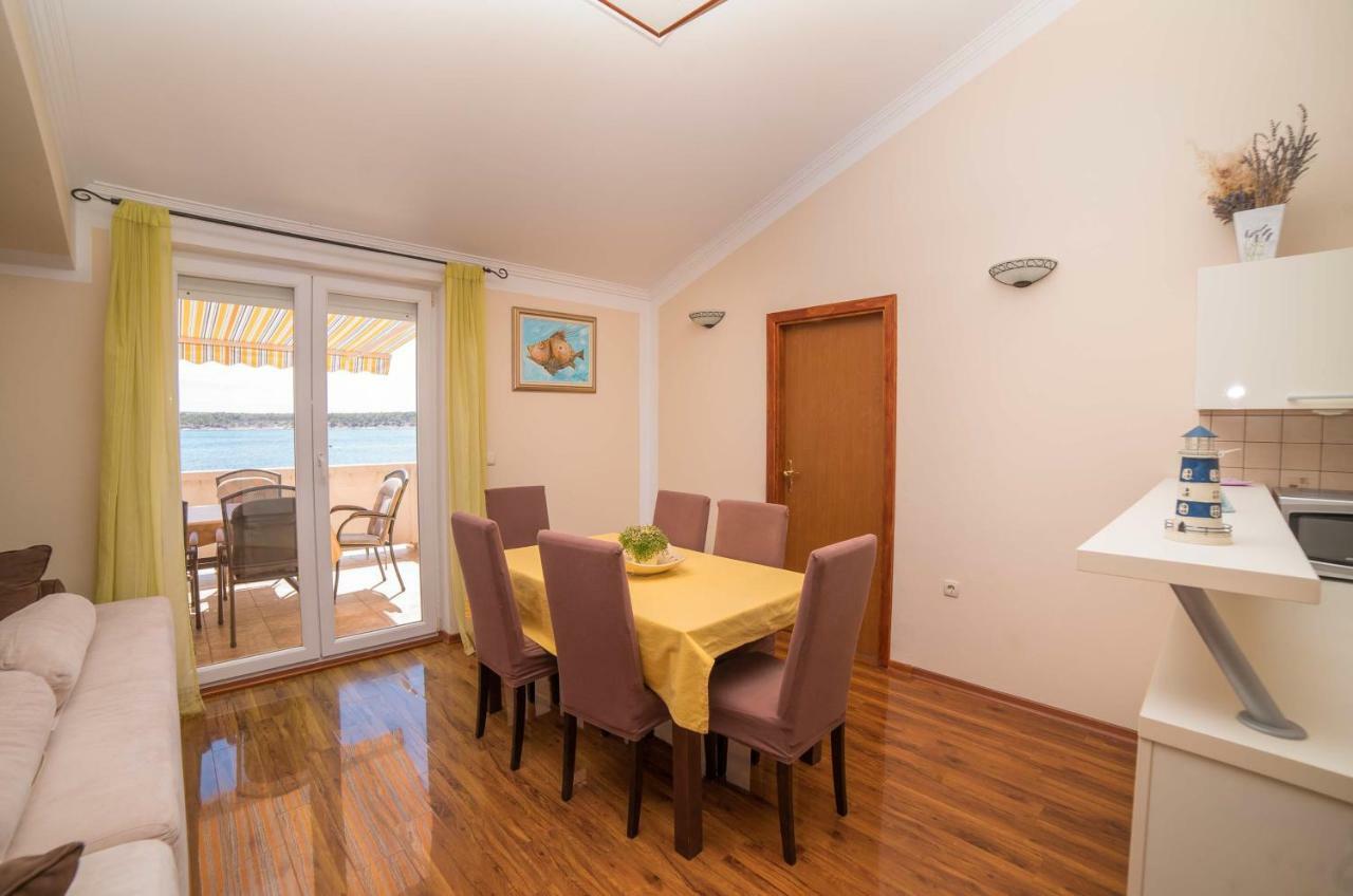 Captain'S Apartment Barbat na Rabu Экстерьер фото