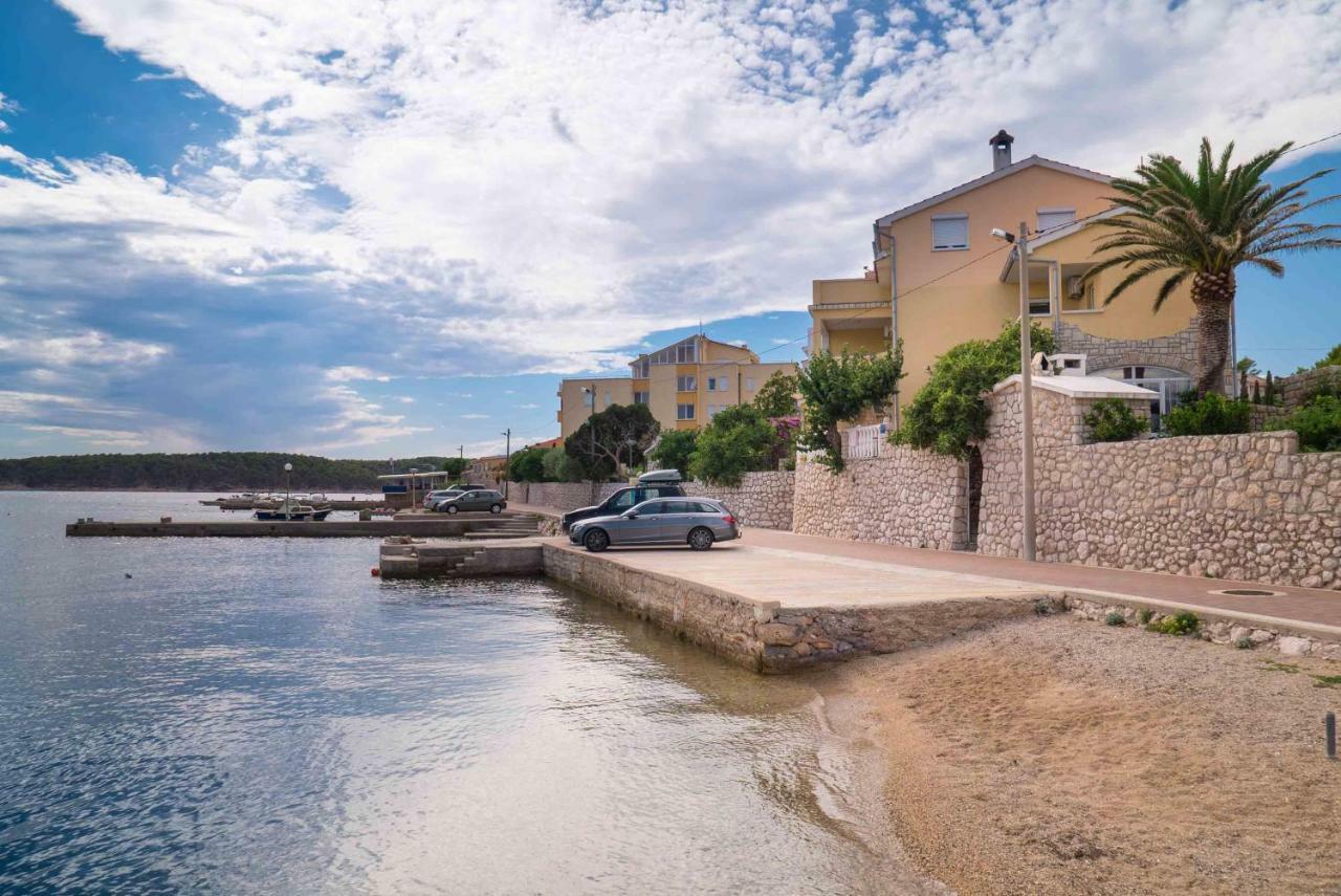 Captain'S Apartment Barbat na Rabu Экстерьер фото